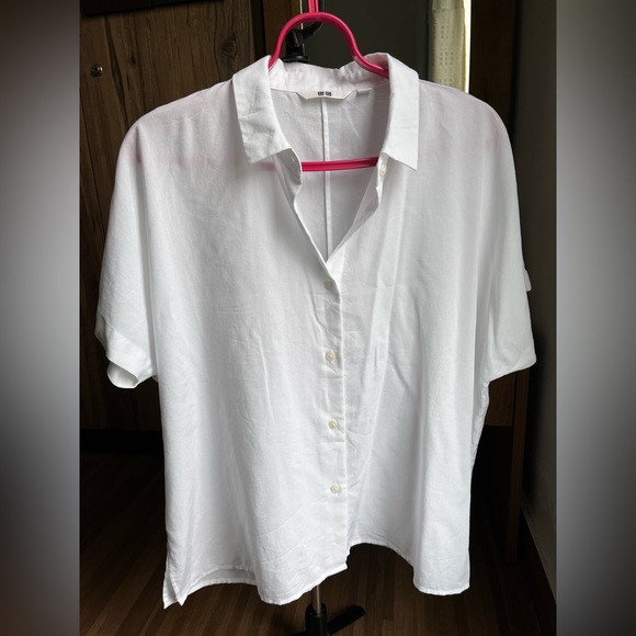 Uniqlo resort cotton white shirt. Size :small, fabric cotton, relaxed fit. - Picture 4 of 5